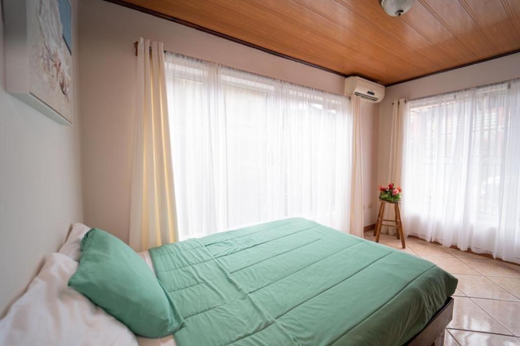 Apartamentos Cristal Quepos Esterno foto