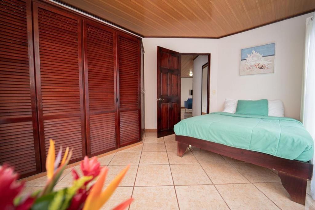Apartamentos Cristal Quepos Esterno foto