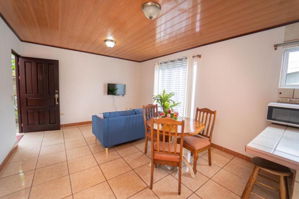 Apartamentos Cristal Quepos Esterno foto