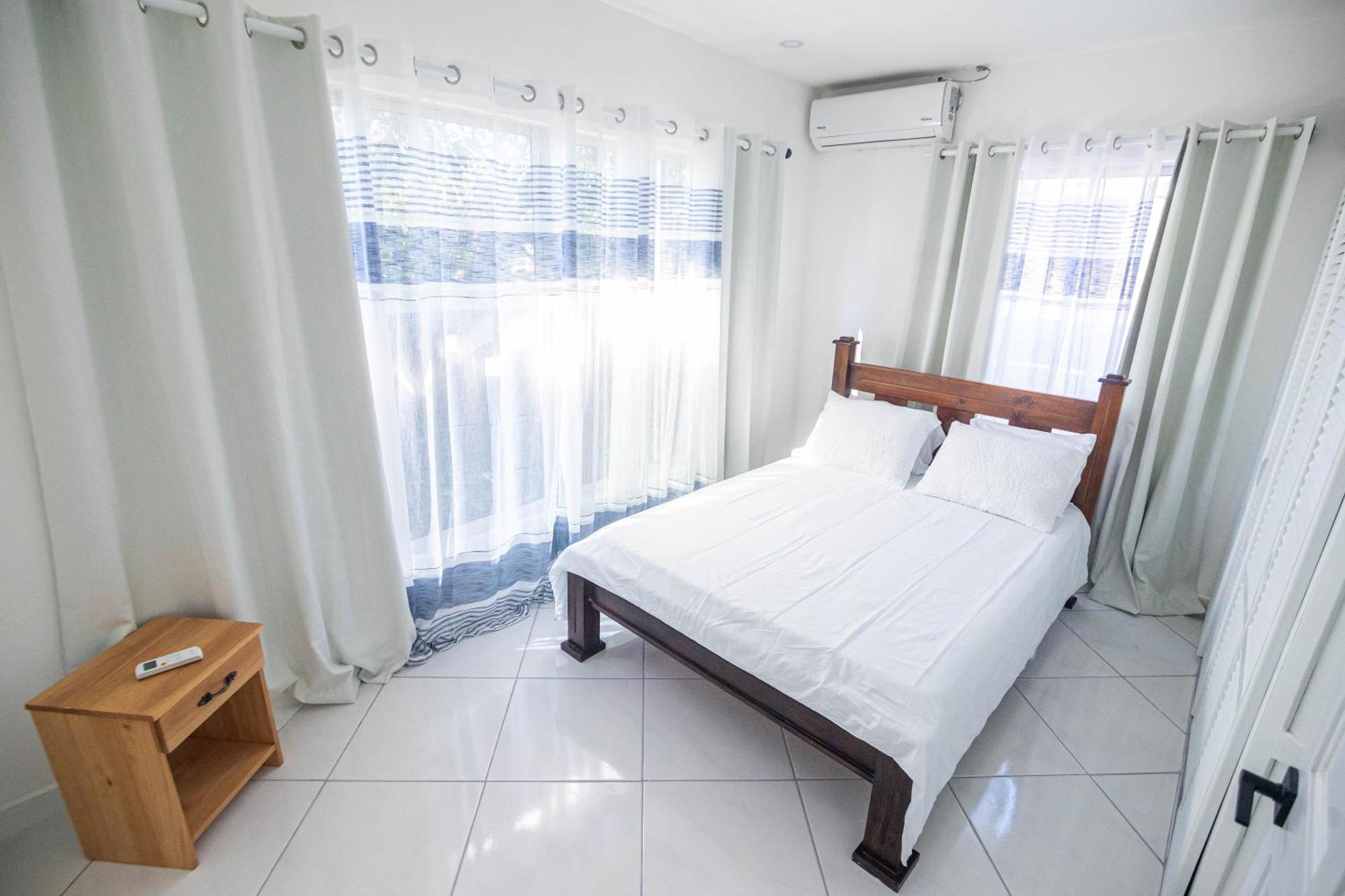 Apartamentos Cristal Quepos Esterno foto